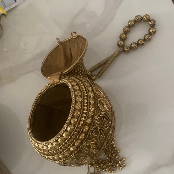 One of a Kind ball shaped purse - Picture 12 of 12